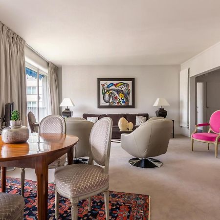 Апартаменты Veeve - Steps From The Eiffel Tower Париж Экстерьер фото